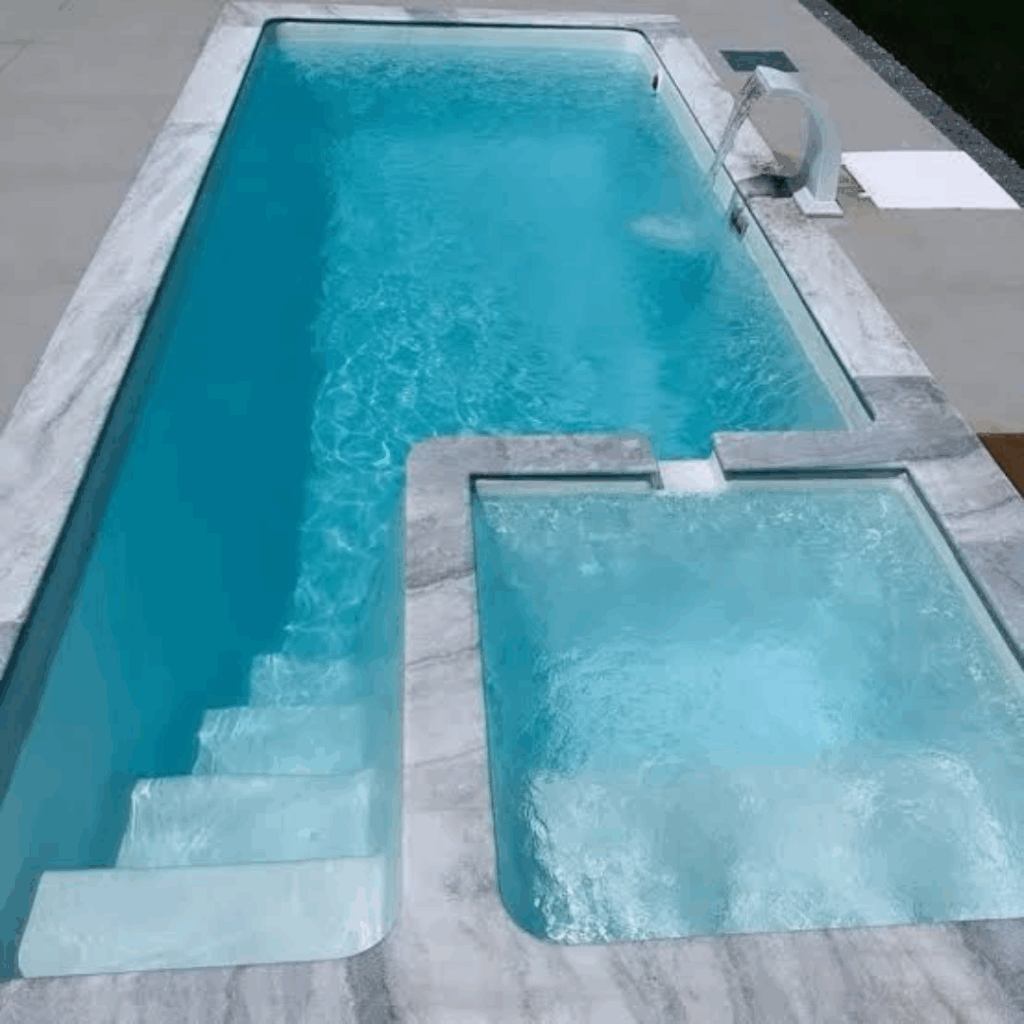 Piscina voltada para momentos de lazer e diversão