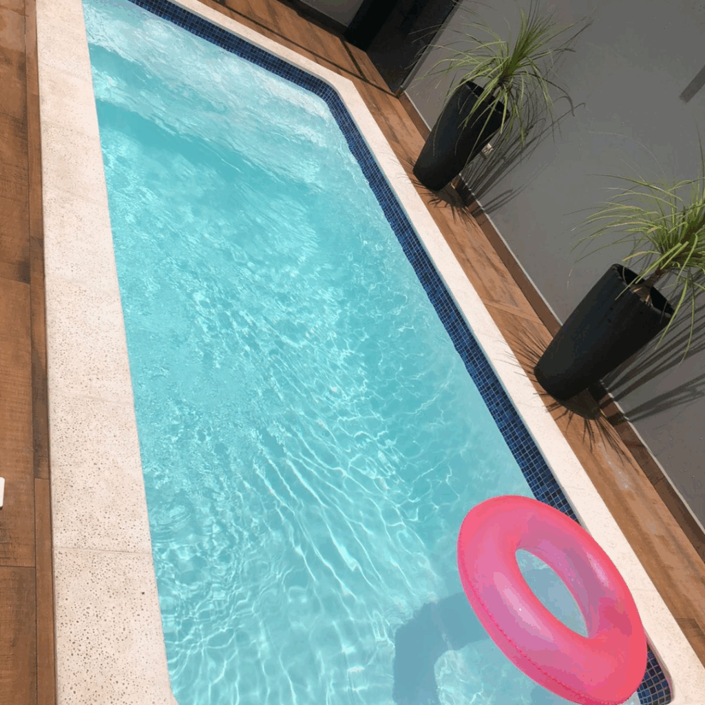Piscina ideal para o lazer e descanso em família